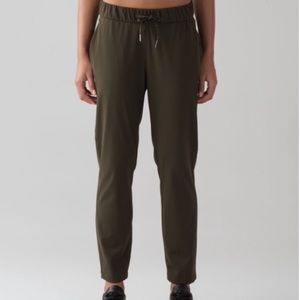 LULULEMON | 4 ON THE FLY PANTS GREEN PANT